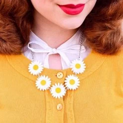 She Loves Me Daisy Necklace -Erstwilder erstwilder she loves me daisy necklace model white