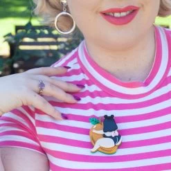 Mango Hug Brooch -Erstwilder erstwilderxms mangohug