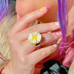 She Loves Me Daisy Statement Ring -Erstwilder riaa5d1